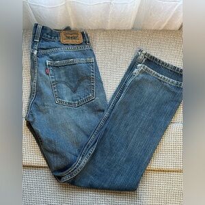 Levi's 514 Jeans Youth Boys 16 Slim 26" x 28"
Straight leg Denim 5-Pocket Zip